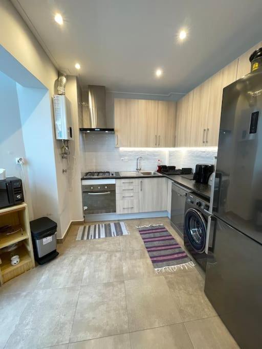 Quarto De Casal Close To Lisbon Flat Equipado Almada Dış mekan fotoğraf