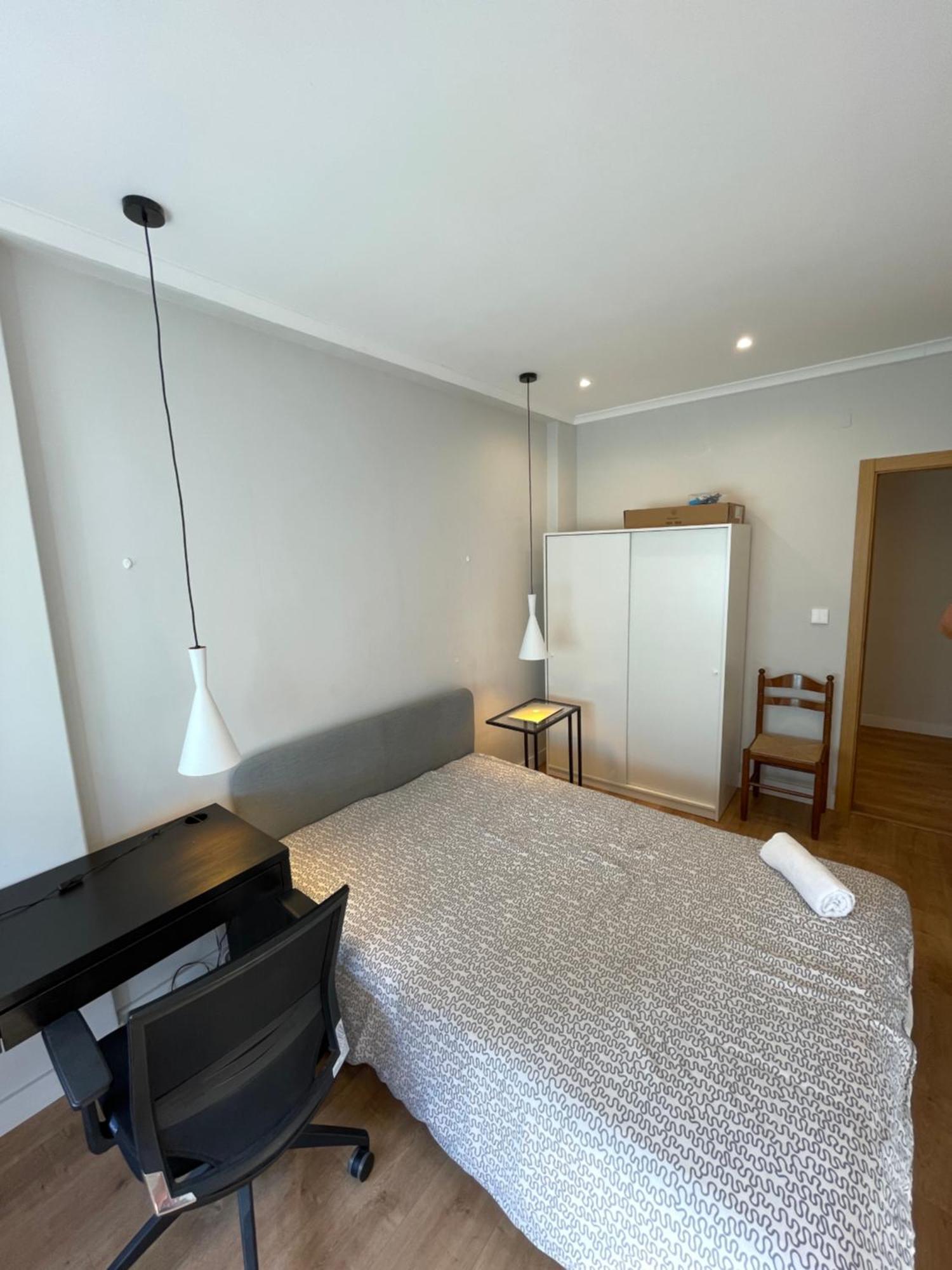 Quarto De Casal Close To Lisbon Flat Equipado Almada Dış mekan fotoğraf