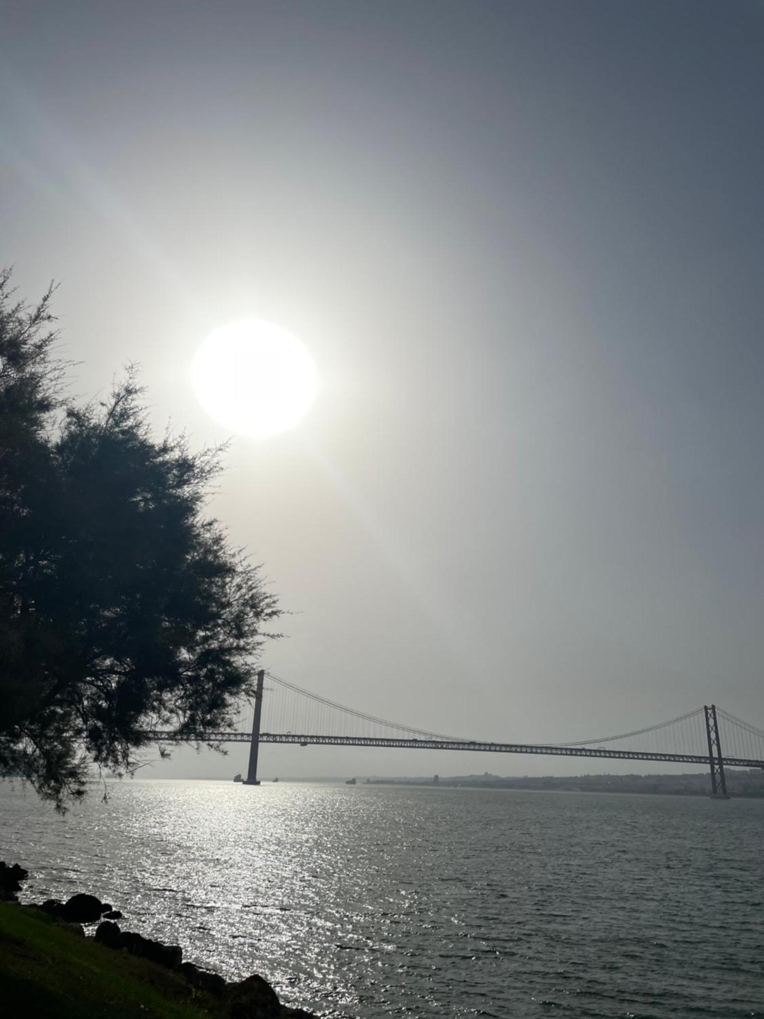 Quarto De Casal Close To Lisbon Flat Equipado Almada Dış mekan fotoğraf